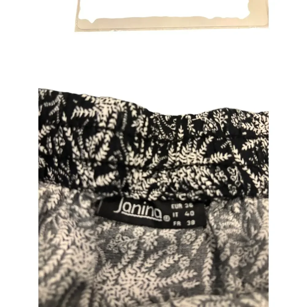 Janina Black Floral Pattern Skirt Size 4